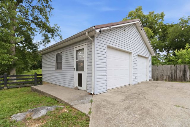 138 W French Avenue, Burnside, KY 42519