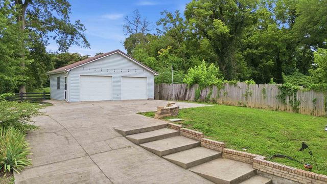 138 W French Avenue, Burnside, KY 42519