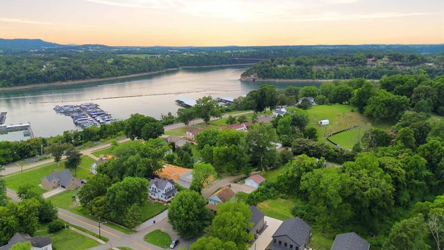 138 W French Avenue, Burnside, KY 42519