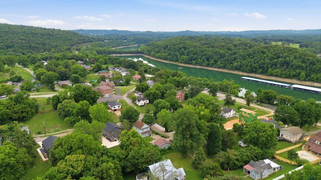 138 W French Avenue, Burnside, KY 42519
