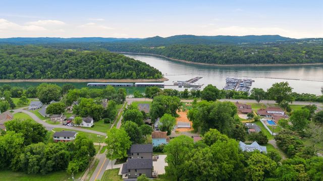 138 W French Avenue, Burnside, KY 42519