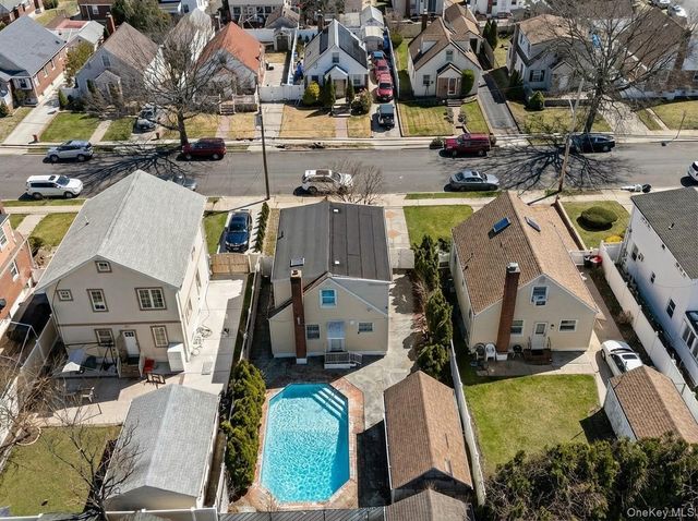 7 Everett Street, Valley Stream, NY 11580