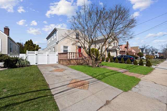 7 Everett Street, Valley Stream, NY 11580