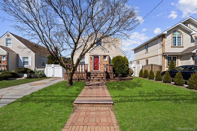 7 Everett Street, Valley Stream, NY 11580