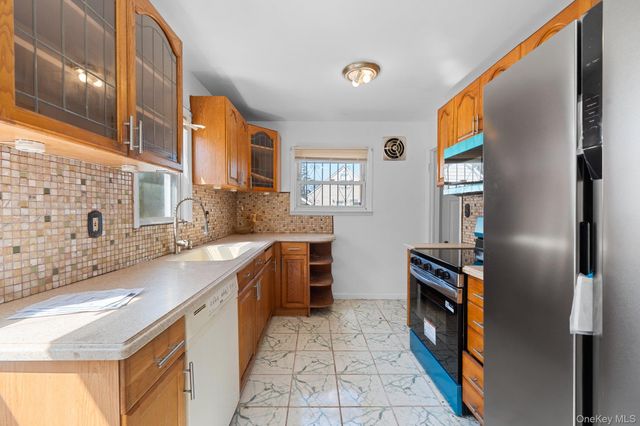 7 Everett Street, Valley Stream, NY 11580