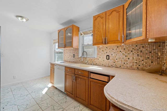 7 Everett Street, Valley Stream, NY 11580