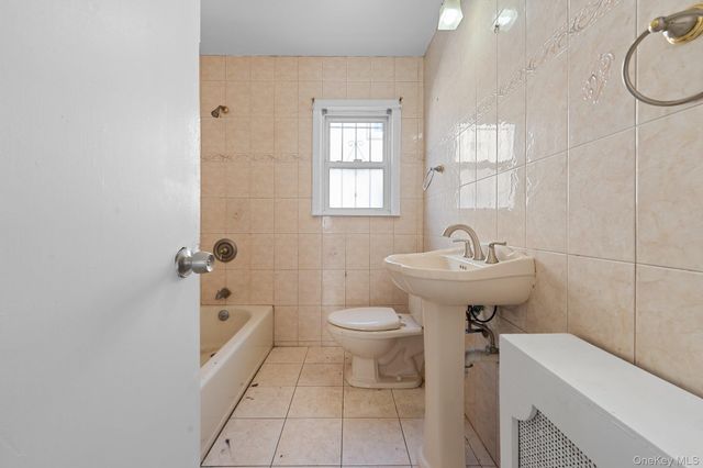 7 Everett Street, Valley Stream, NY 11580