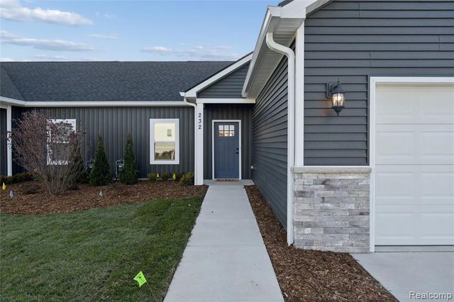 232 Marion Oaks Drive, Howell, MI 48843
