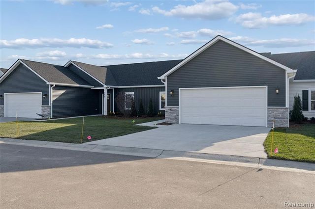 232 Marion Oaks Drive, Howell, MI 48843