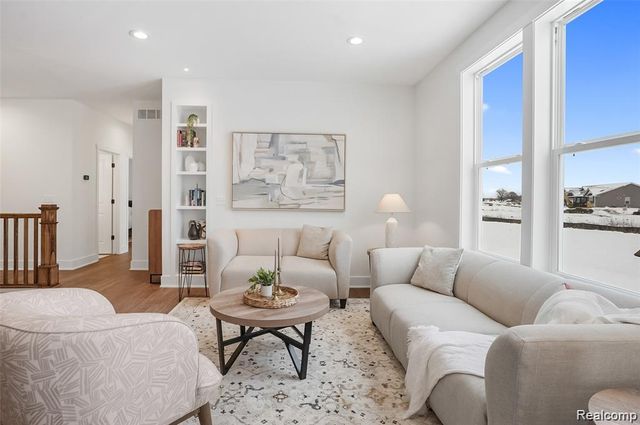 232 Marion Oaks Drive, Howell, MI 48843