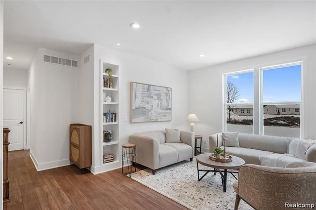 232 Marion Oaks Drive, Howell, MI 48843