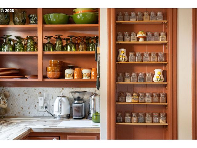 548 N LOMBARD St, Portland, OR 97217