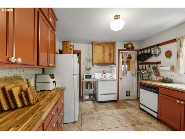 548 N LOMBARD St, Portland, OR 97217