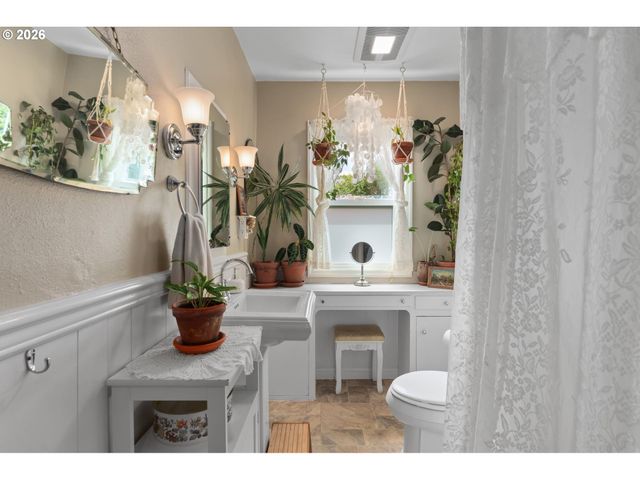 548 N LOMBARD St, Portland, OR 97217