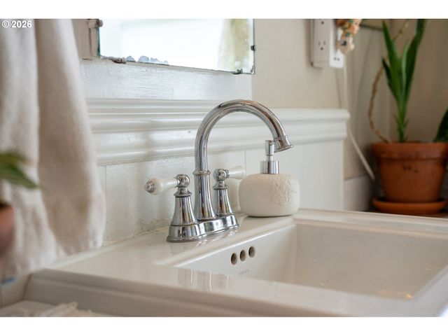 548 N LOMBARD St, Portland, OR 97217