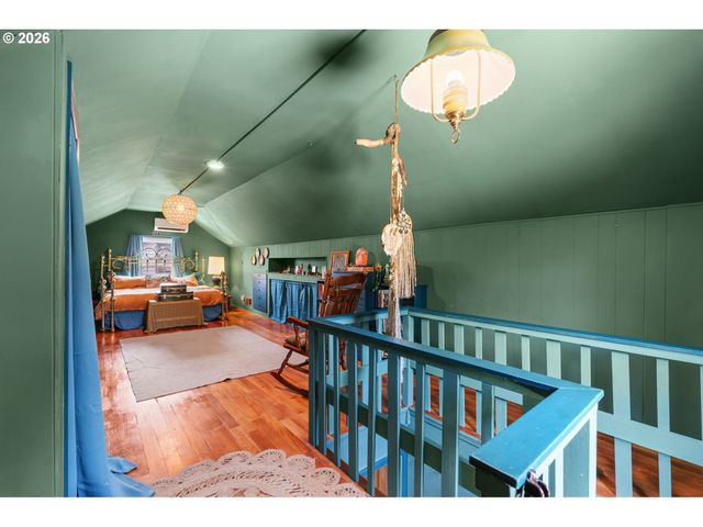548 N LOMBARD St, Portland, OR 97217