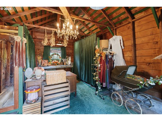 548 N LOMBARD St, Portland, OR 97217