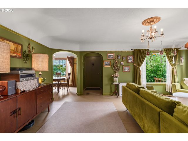 548 N LOMBARD St, Portland, OR 97217