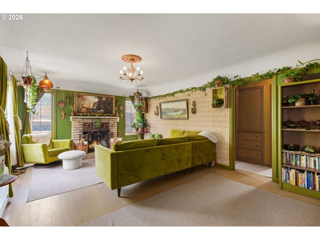 548 N LOMBARD St, Portland, OR 97217