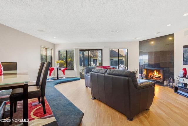 38 Carriage Place 1038, Edison, NJ 08820