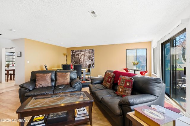 38 Carriage Place 1038, Edison, NJ 08820