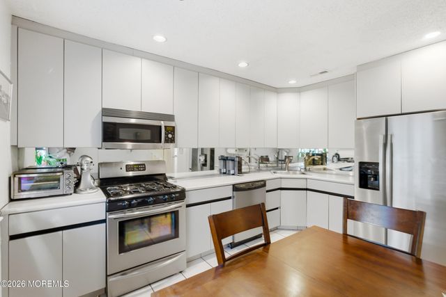 38 Carriage Place 1038, Edison, NJ 08820