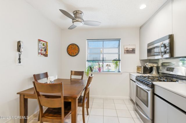 38 Carriage Place 1038, Edison, NJ 08820