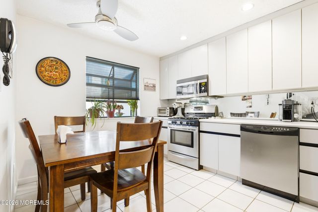 38 Carriage Place 1038, Edison, NJ 08820