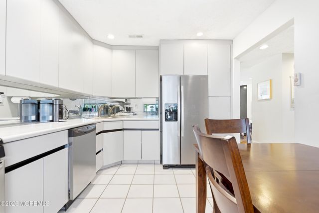 38 Carriage Place 1038, Edison, NJ 08820