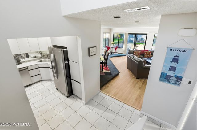 38 Carriage Place 1038, Edison, NJ 08820