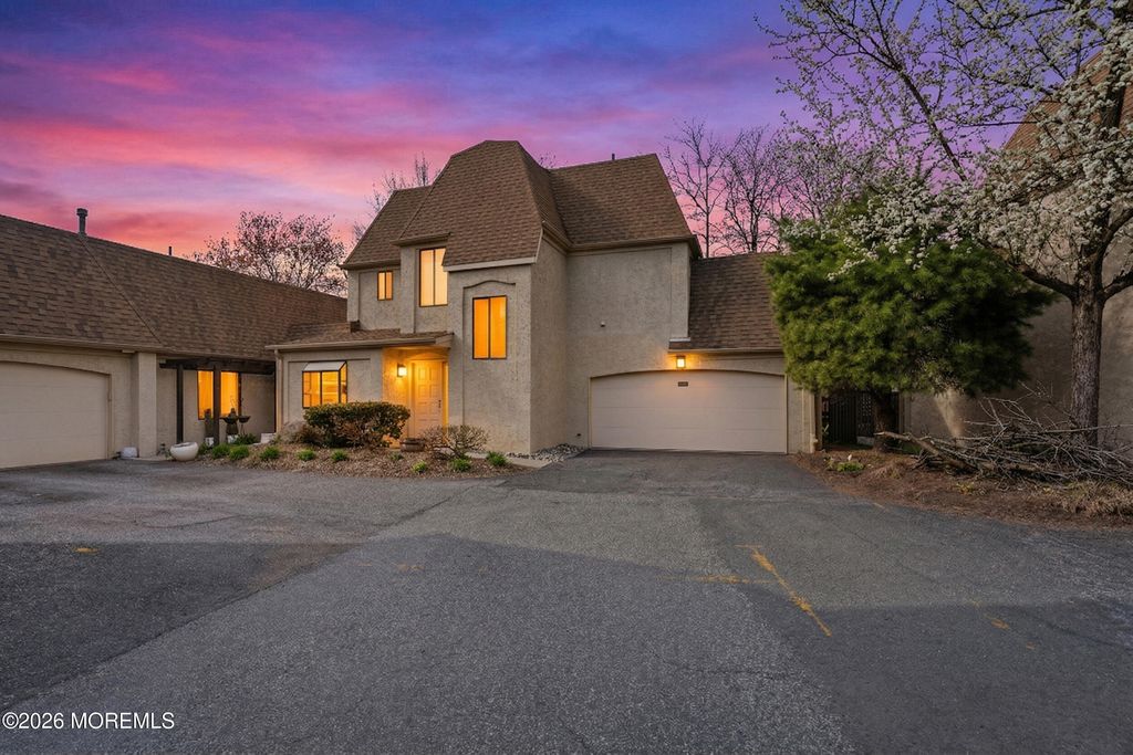 38 Carriage Place 1038, Edison, NJ 08820