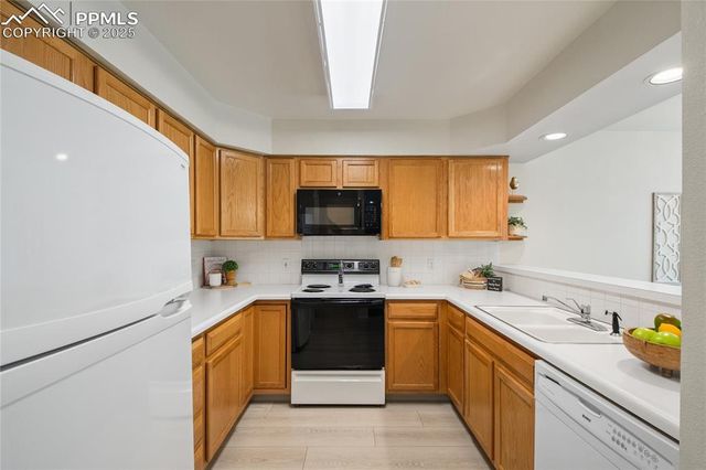 6806 Los Reyes Circle, Colorado Springs, CO 80918