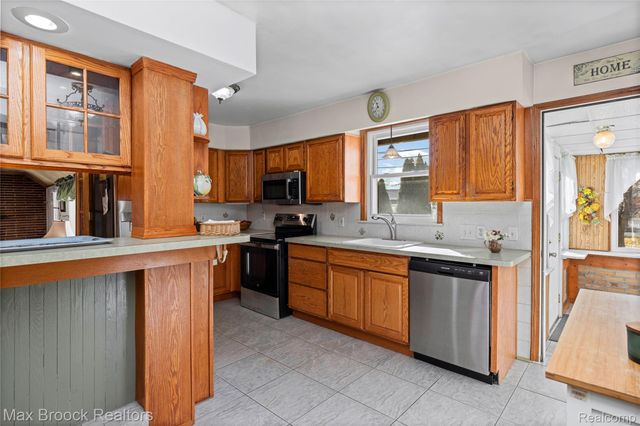 21236 OUTER DRIVE, Dearborn, MI 48124