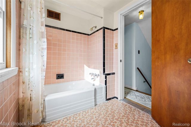 21236 OUTER DRIVE, Dearborn, MI 48124