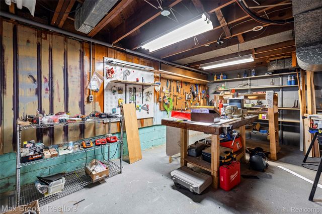 21236 OUTER DRIVE, Dearborn, MI 48124