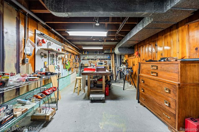 21236 OUTER DRIVE, Dearborn, MI 48124