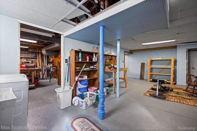 21236 OUTER DRIVE, Dearborn, MI 48124