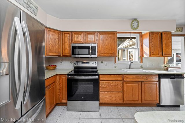 21236 OUTER DRIVE, Dearborn, MI 48124