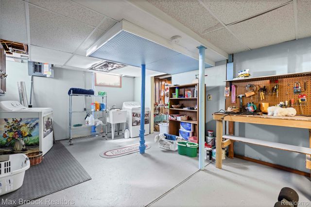 21236 OUTER DRIVE, Dearborn, MI 48124