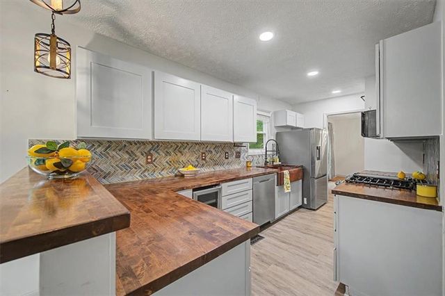 1046 Washington Avenue, Woodstock, GA 30188