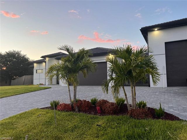 2033 EMBERS PKWY W, Cape Coral, FL 33993