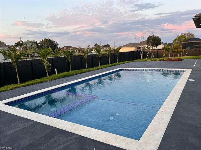 2033 EMBERS PKWY W, Cape Coral, FL 33993