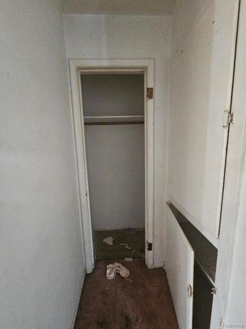 13876 Hendricks Avenue, Warren, MI 48089