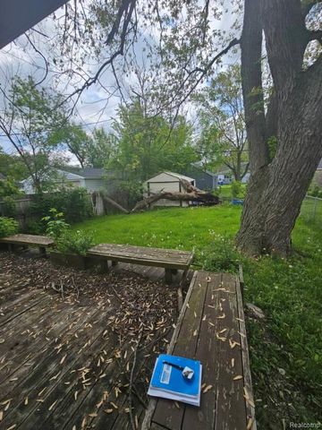 13876 Hendricks Avenue, Warren, MI 48089