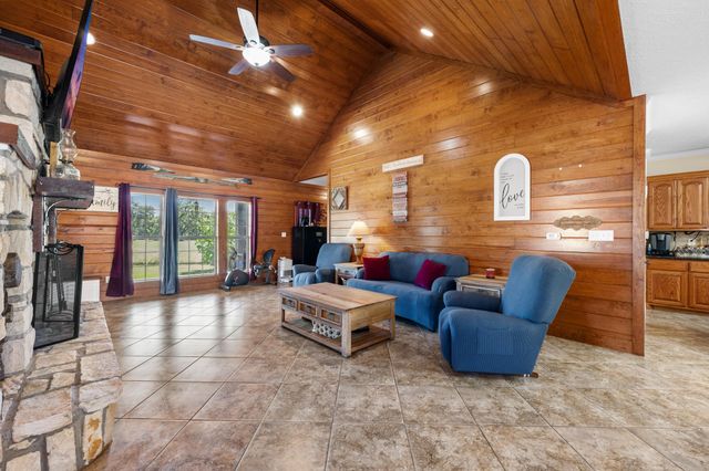 825 Recreational Road 255, Colmesneil, TX 75938