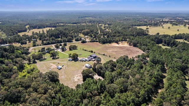 825 Recreational Road 255, Colmesneil, TX 75938