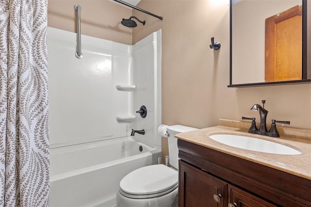 522 Lake Boulevard, Paw Paw, MI 49079