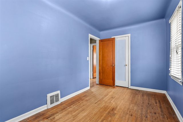 522 Lake Boulevard, Paw Paw, MI 49079