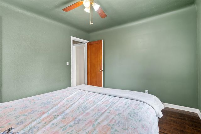 522 Lake Boulevard, Paw Paw, MI 49079