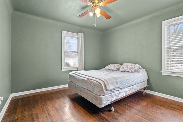 522 Lake Boulevard, Paw Paw, MI 49079